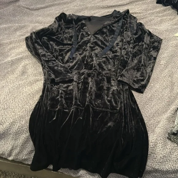 Torrid sleep night gown with hoodie. Size 1x. Black velour. NWOT - Picture 3 of 3